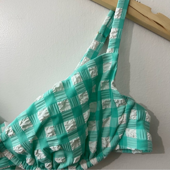 Vitamin A NWT Goldie Underwire Bikini Top - Picture 4 of 9